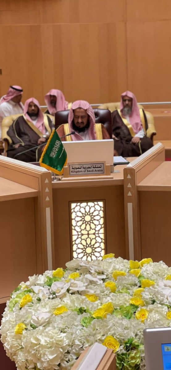 سناب #بلقرن |

صدرت موافقة المقام السامي الكريم بتمديد خدمة معالي الشيخ سعيد بن بريك القرني  والتعاقد معه لمدة عام عضوا في المحكمة العليا بالرياض