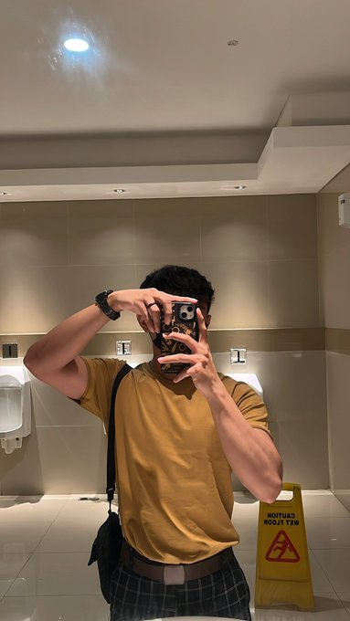 Hello mr.yellow 🥃 https://t.co/QCcg57wPpD