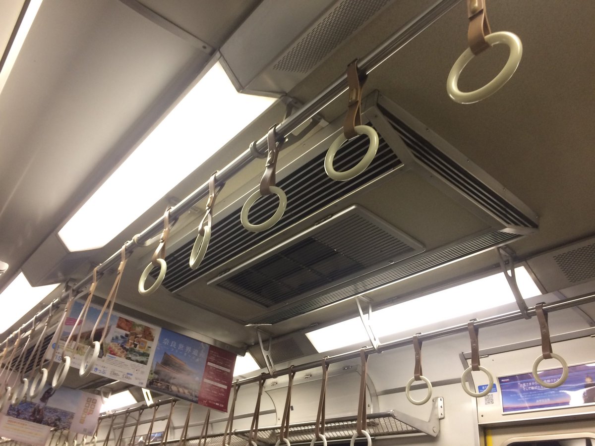 VRkaIYtZqRYI2hG's tweet photo. #エアコン #鉄道車両用エアコン #天カセ #近鉄1000系 #1004F #津市 #三重県 
メーカー分からんけど、これは天カセに入る？。

当然室外機は屋根上だが。 https://t.co/8Fm1cpWfsf