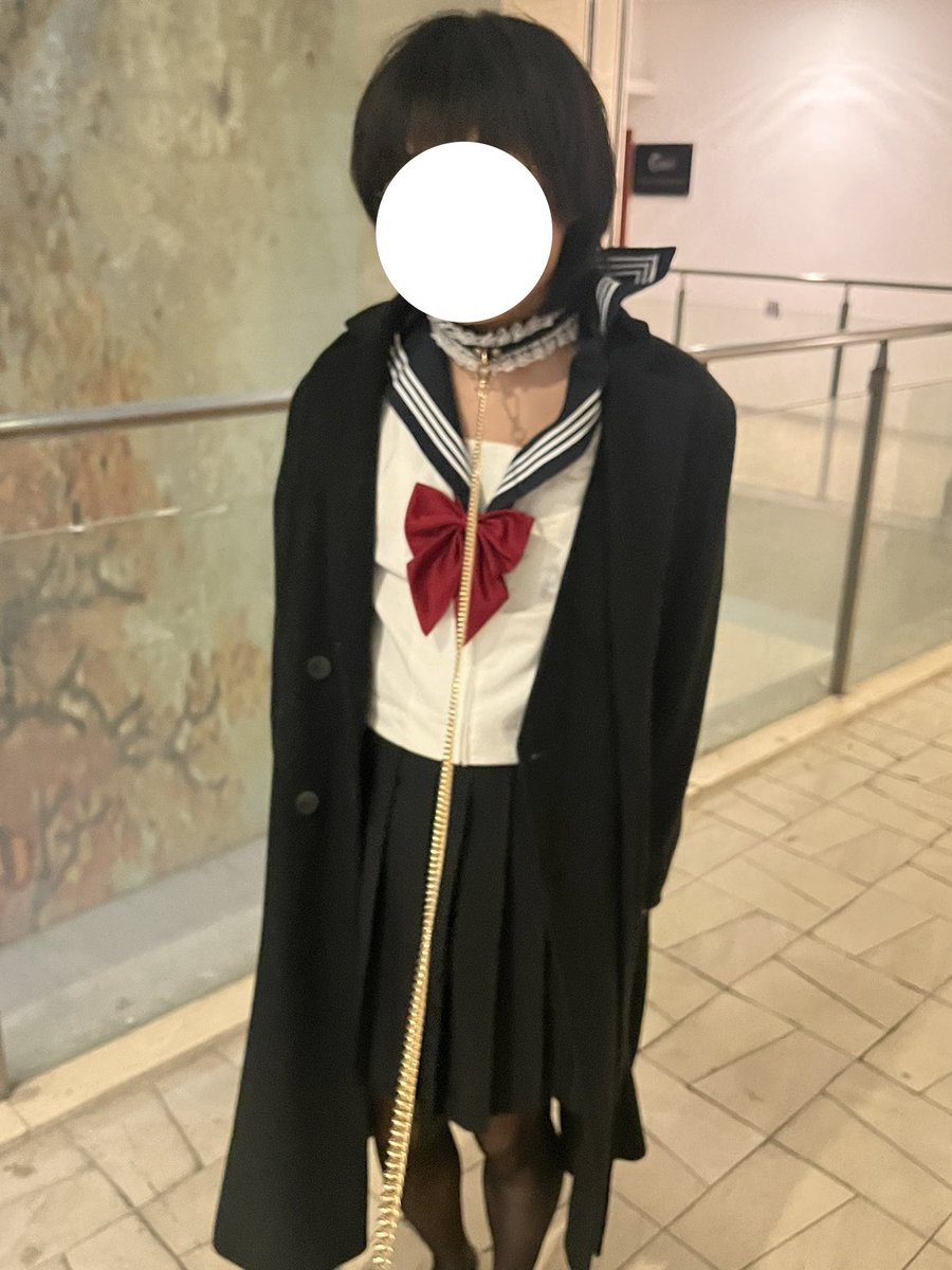 donotsitorput's tweet photo. 牵着老公的时候，就会想到谷川俊太郎一首诗的片段：
皮绳的另一端
主人在等
主人在书店前驻足
站着阅读
皮绳的另一端
狗在等
皮绳链接的两个灵魂
都不会不死
狗嗅着风
主人在嗅着什么
#反差 #调教 #羞辱 https://t.co/SkvIjeiwY9