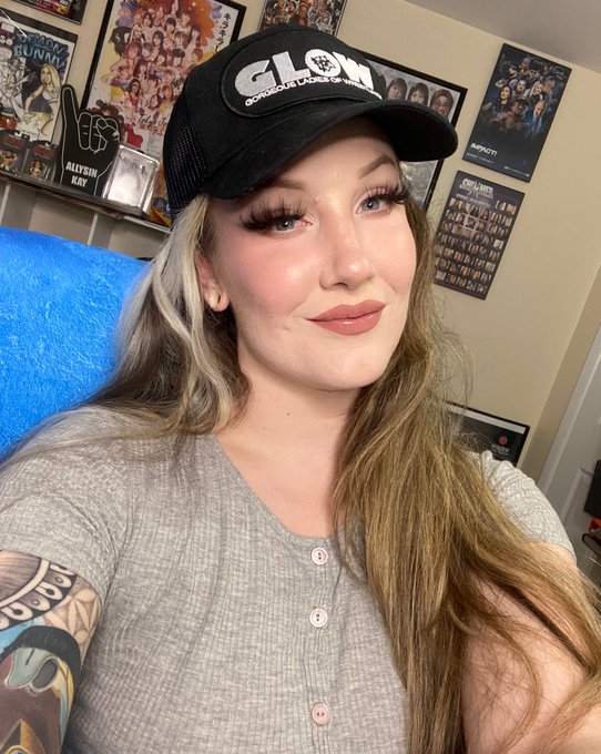 Such a fun stream tonight - Thank you for the FIVE RAIDS!! 🤩  🖤 @EFFYlives 🖤 @TheGlamazonPDM 🖤 @MiaYim 🖤<a href="/tag/hotgirltwitch"class="tags"><span>#hotgirltwitch</span></a>