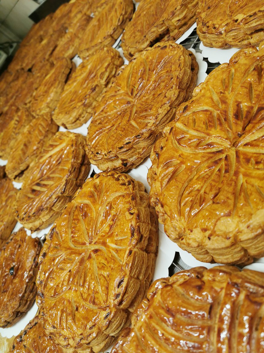 ChaumetEmilien's tweet photo. @MadameMais 14€ les 4/6 personnes dans ma boulangerie en Auvergne
20€ la 8 personnes
#faitmaison #enculerie8000 https://t.co/Hmt5RmrT5N