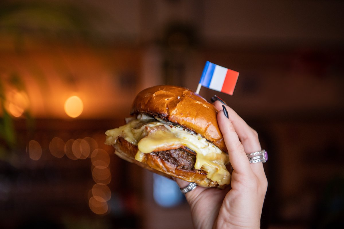 rochambeaubos's tweet photo. Behold, The Frenchie Burger ✨ 🇫🇷 🍔 Made with waygu, raclette, caramelized onions, pork belly, and cornichon. #RochambeauBos https://t.co/Ailn9sByVY