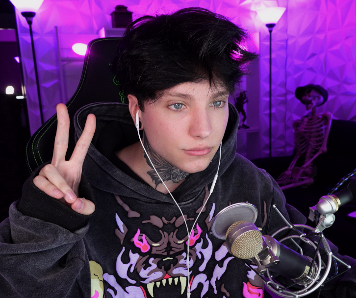 xCryboy's tweet photo. IA TOY EN STRIM ENTRA https://t.co/uUh9mP6vWA https://t.co/fnaf1N1gaE
