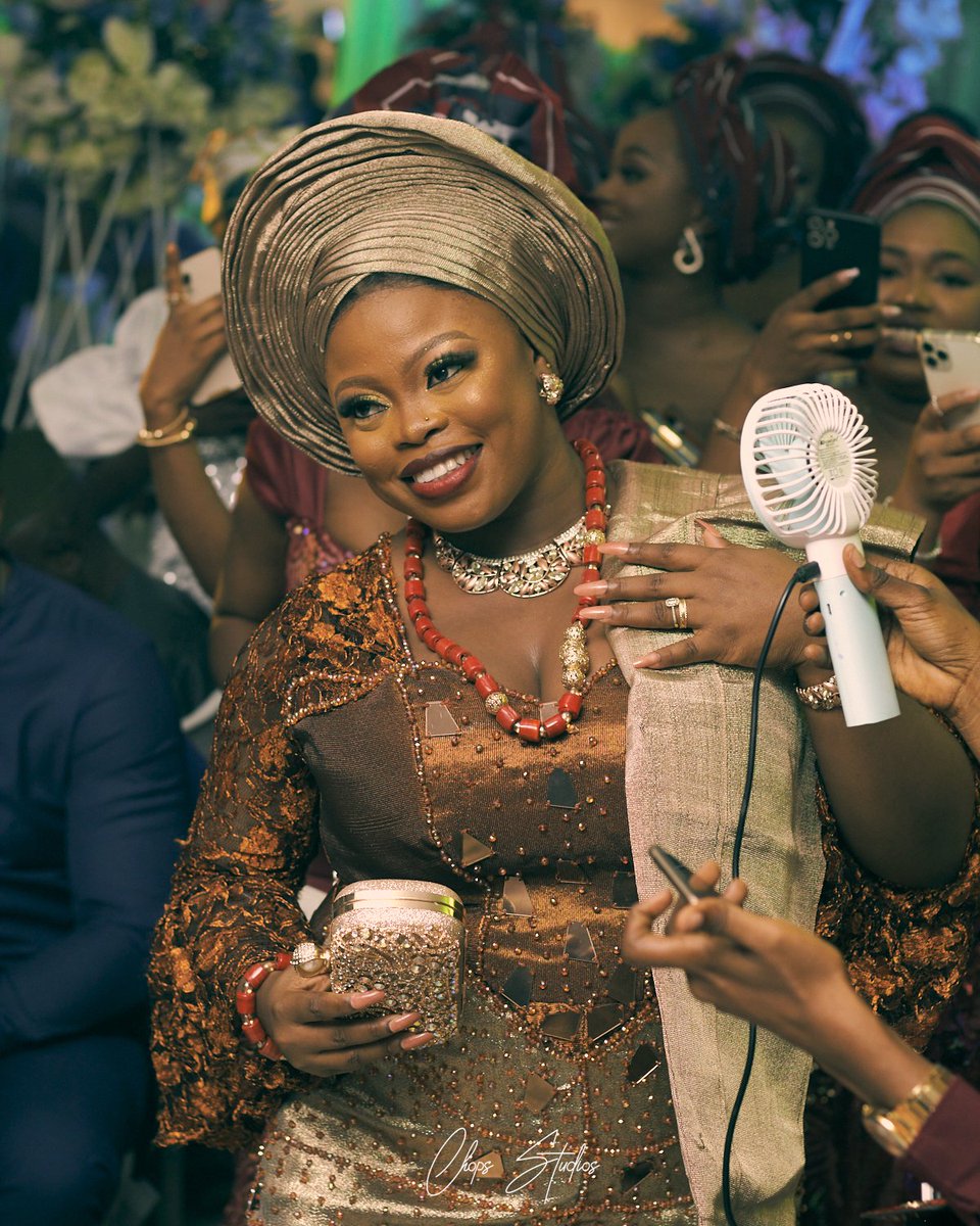ChopsStudioz's tweet photo. Welcome! Just 2 Followers? Don't worry we'll grow with time if you follow Me π.
I like to document my experiences as a Wedding Photographer. If you are a budding Wedding Photographer, let's get talking abeg.
Chop Knuckle! π
#ChopsStudioz https://t.co/5UBFFgdDEl