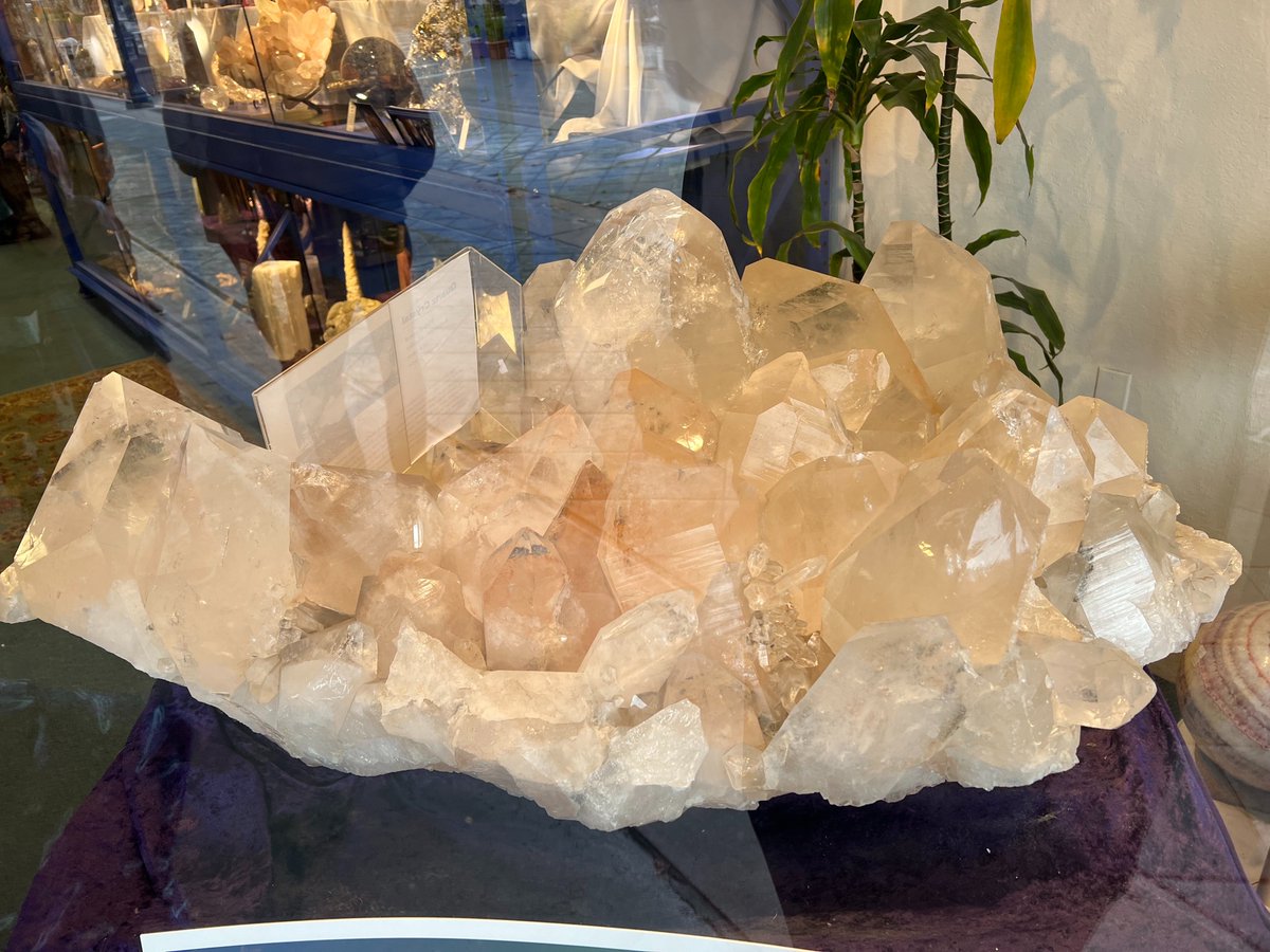 OfferingsofGaia's tweet image. Went to a shop in mountain view and saw this amazing piece!  If you had to guess, what material do you think it is?
 #gemshop #gemstonesforsale #naturalgems #gemcollection #preciousgems #instagemstone #realstone #crystalseller #crystaljunkie #losbanos #merced #Turlock #modesto