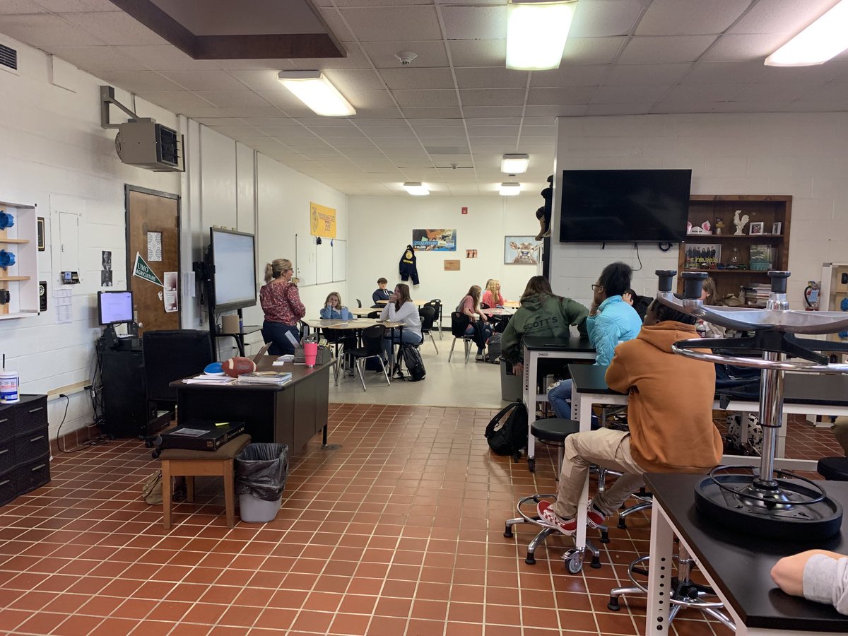 Animal science students are getting the ideas of the standards they will be learning- no final test but the work of a performance based measure- semester long accountability- impactful. ⁦@lifestrapestry⁩ ⁦<a href="/pqpiratepride/">Perquimans High</a>⁩ ⁦<a href="/PerquimansFFA/">Perquimans FFA</a>⁩