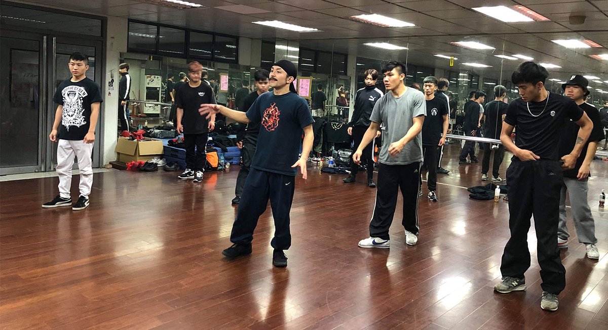 bboyhayato1's tweet photo. 今月から動画フィードバックレッスンを始めます！

詳細はこちら👇
添削してほしい動画を送る
↓
・25分のオンライン通話でフィードバック(Google meetを使用/1500円)
or
・テキストにてフィードバック
(DMにて返信/500円) https://t.co/D4ZTeF8R8R