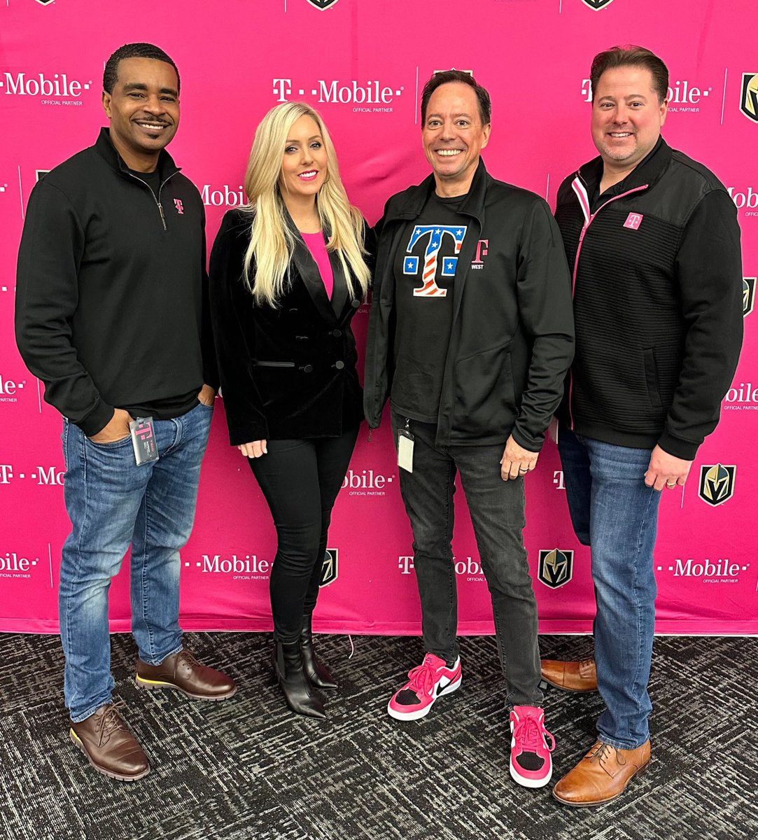 ErinLCorson's tweet photo. It was great hosting the Engineering All Employee meeting at our CEC with @FrankAkers @bbraunlich and Darryl Watkins. We enjoyed spending time with our partners from sales, retail and engineering and growing our relationships with them https://t.co/PhwT3LcJct