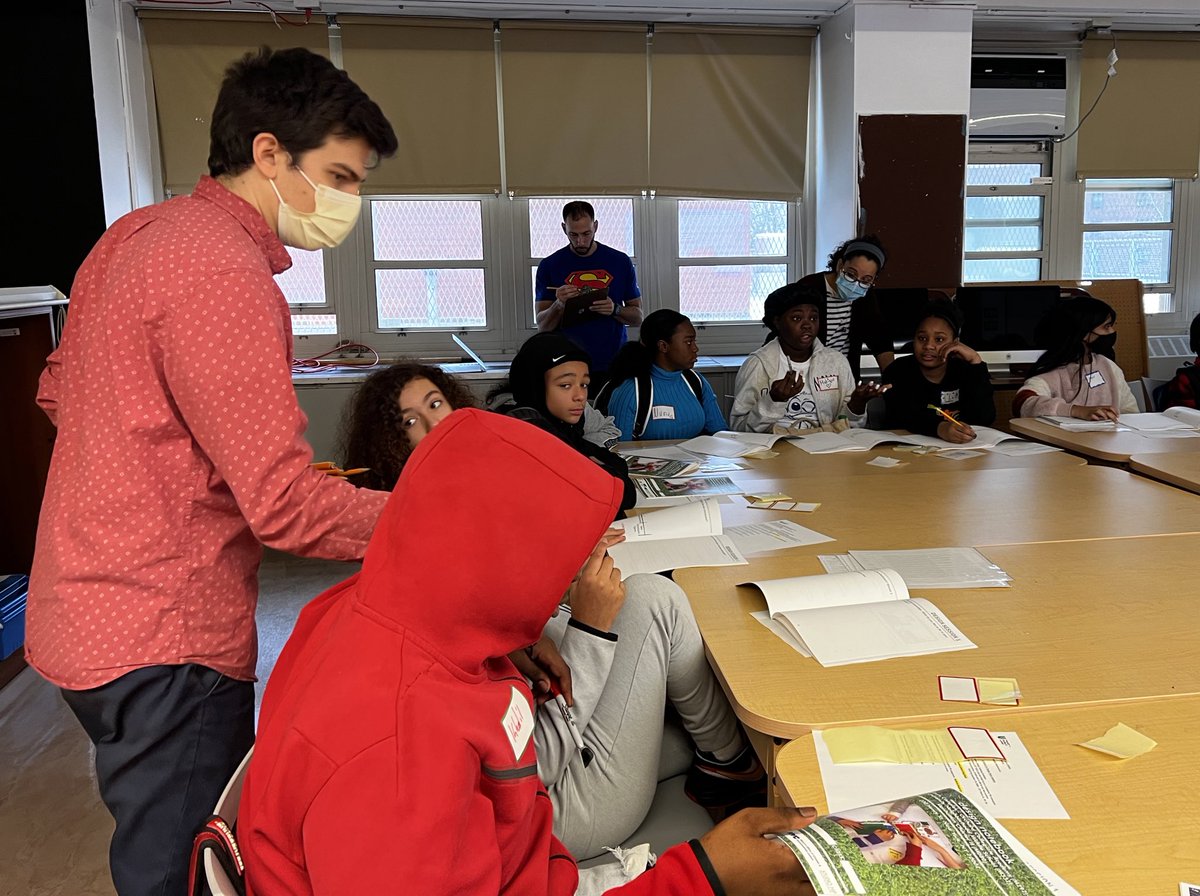 UNMSRocks's tweet image. Super excited for the NYC Community Schoolyards Program to begin as part of our Corlears 056 community participatory yard renovation project supported by the Trust for Public Land @tpl_org. Stay tuned! More info to follow… #togetherwemakethedifference @District1NYC @CarryChan12