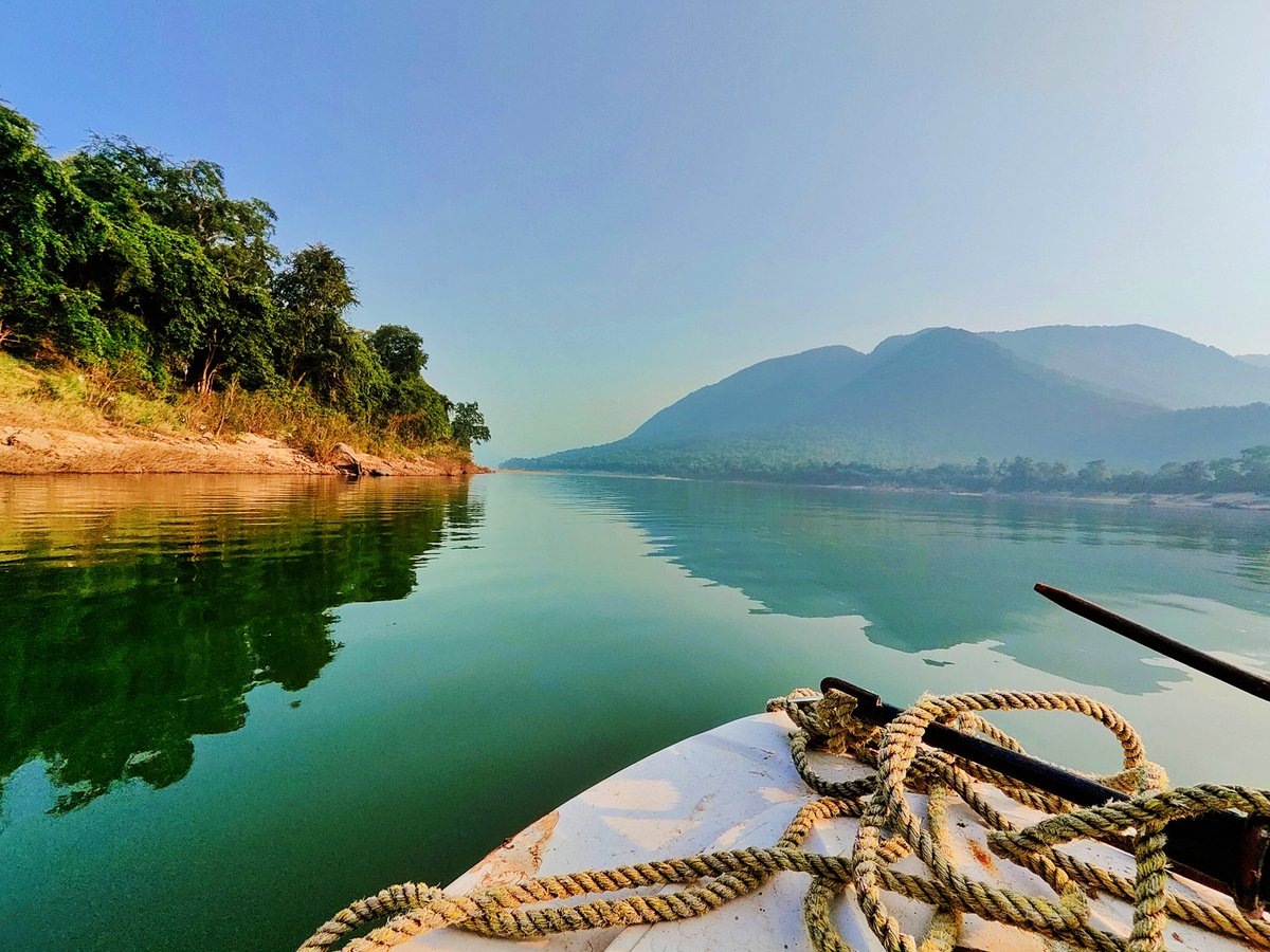 किसी ने बिखरा दिए पर्वतों के बीच पानी 
अब यहाँ सावन बहने लगी है...
Satkosia...the gorgeous Gorge