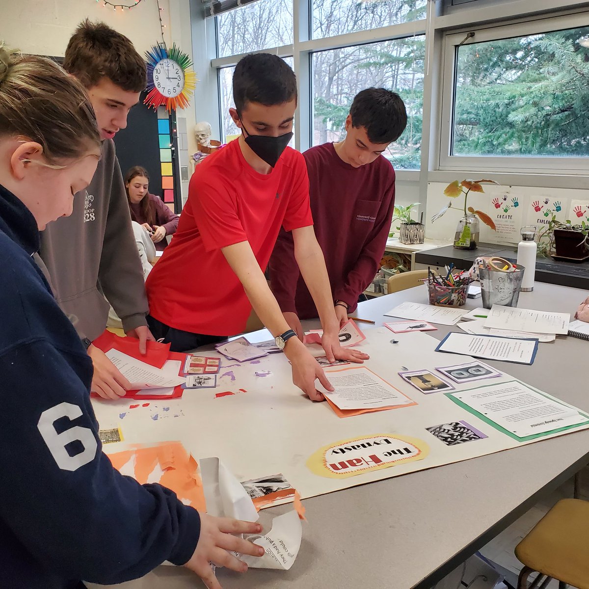 8th grade #recycled old trifolds from Mrs. Koch's ELA class presentations! They are turning them into their #artexpo presentations! 

@TeamRidgely @BarishSeth @RTwentey @SustainableBCPS @MAEOE_MD