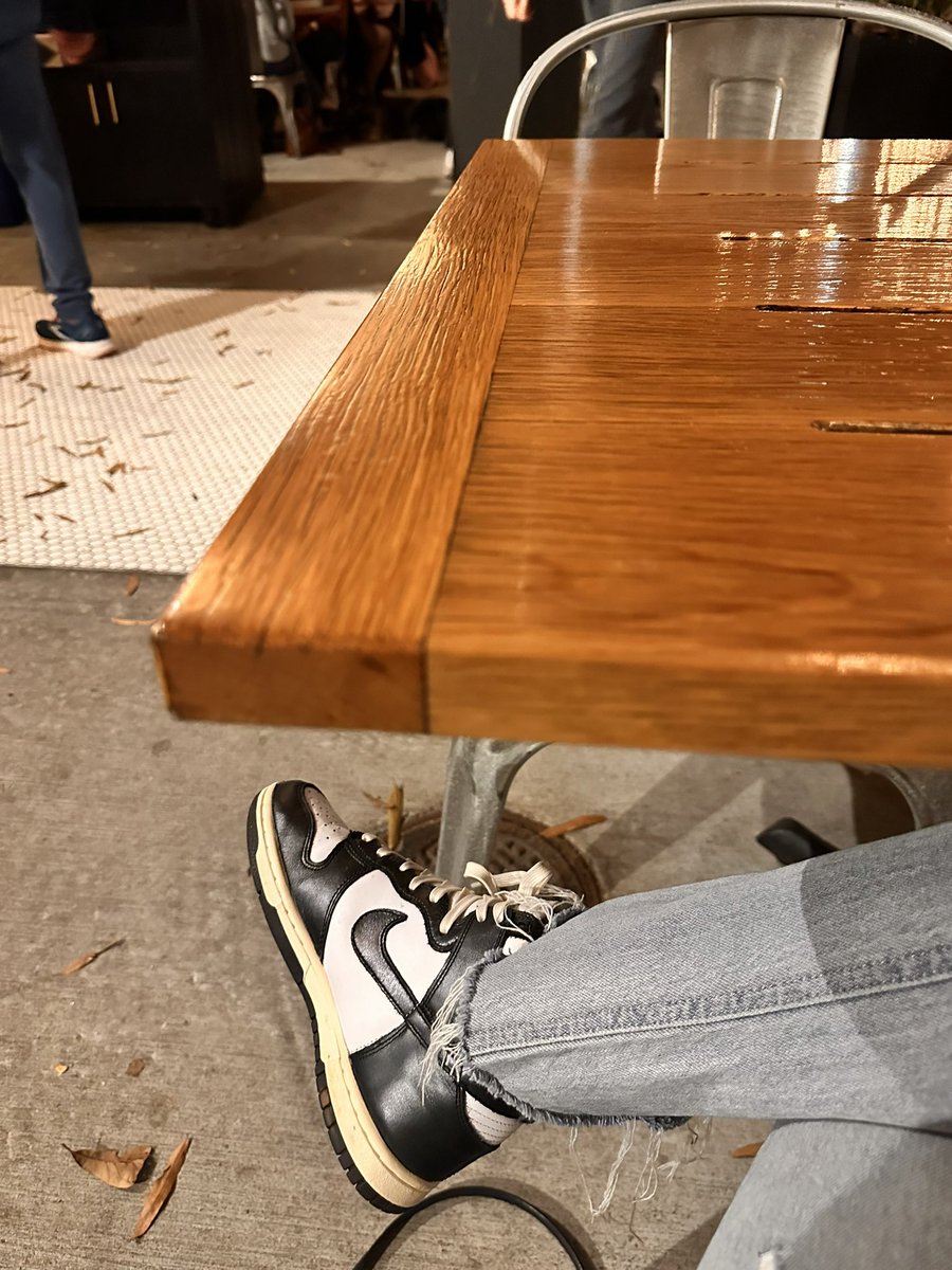MacBoone's tweet photo. @nikestore can you PLEASE make these in low dunk version I love these with the cream mid sole and laces simply chefs kiss https://t.co/moRZ0717x3