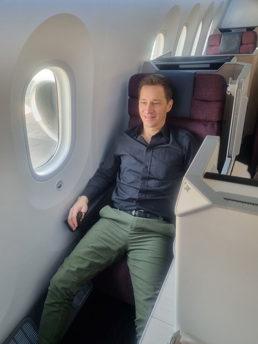 _Hefter's tweet photo. Die #JALSkySuite ist ganz nett...los geht es mind. 14h mit @JALFlightInfo_e https://t.co/1YnxwJb9Fw