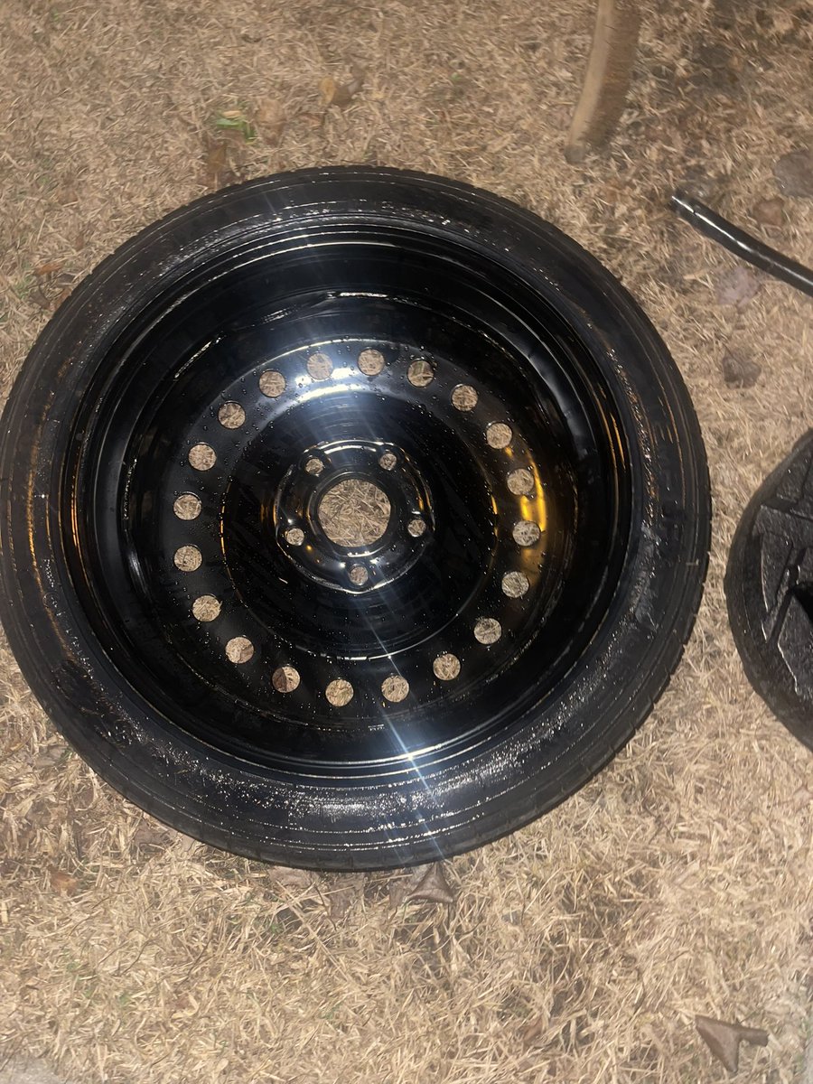 GladiatorBrown's tweet photo. Bought my car from @Carvana and it’s been storming lately right. Past 2 days I smell something spoiling coming from my trunk lift where my spare tire is BOOM find water all in my trunk. Sad part got a warranty and the company they use won’t fix it. Mind you got the car 9/26/22 https://t.co/w1t05D1kNg