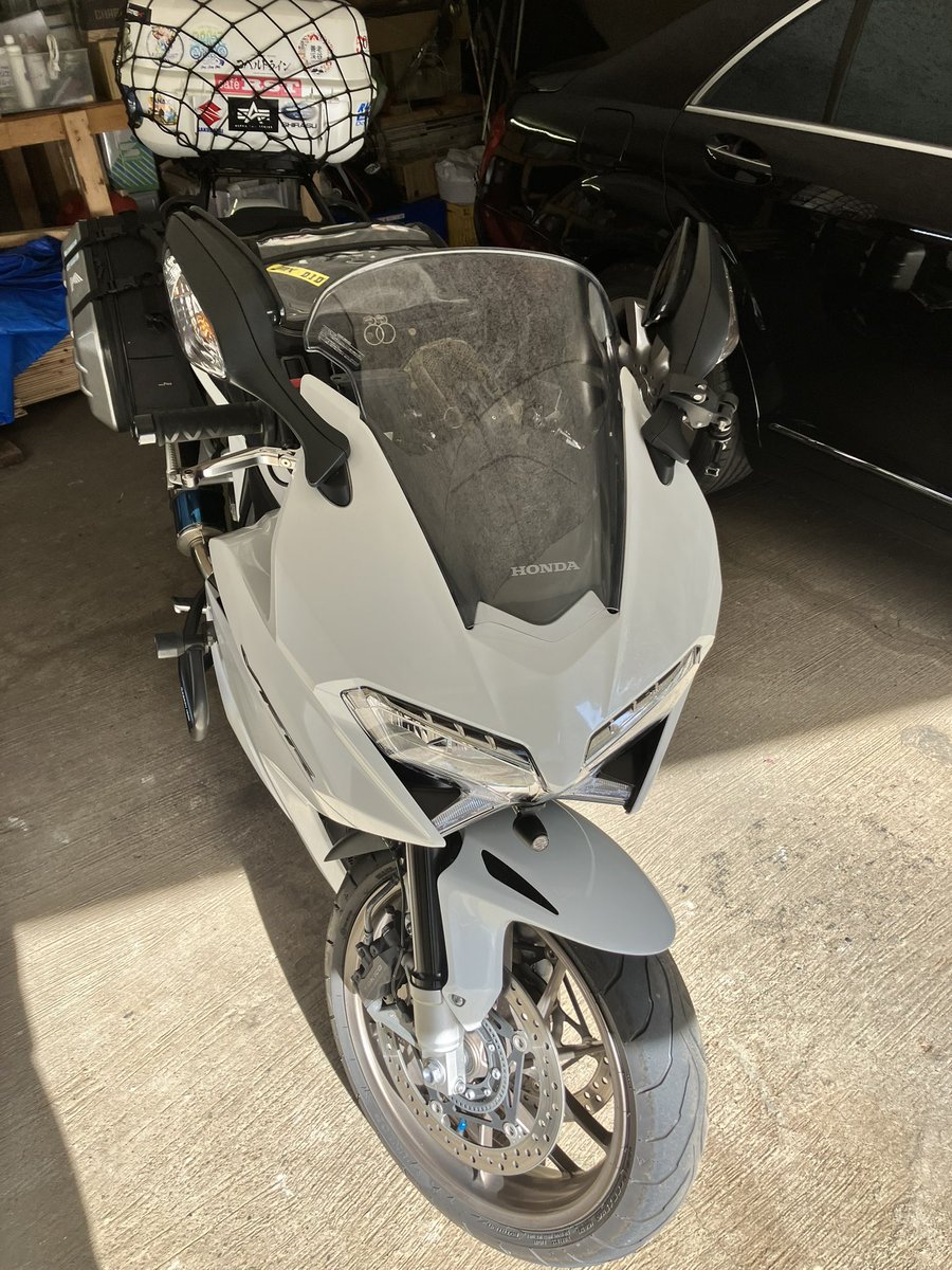 Hazime332's tweet photo. 2023年の #火入れ 
#vfr800f の正面姿が干支の #兎 っぽいとの事で便乗
#honda #クロスカブ #クロスカブ110 #crosscub #크로스커브 #cub #カブヌシ #vfr #rc79 #v4 #千葉県民ライダー #バイクが好きだ #デイトナjp #givi #tanax #motofizz #tourshellcase #quadlock #高幡モータース #レザーキーケース https://t.co/NhAwp2zd3O