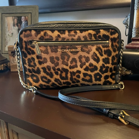 BostwickErlinda's tweet photo. So good I had to share! Check out all the items I'm loving on @Poshmarkapp #poshmark #fashion #style #shopmycloset #disney #michaelmichaelkors: https://t.co/nea6PxMSNR https://t.co/7UG3udI3uw