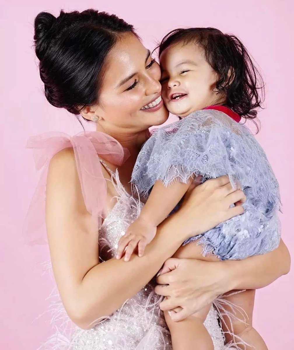 AddatuAizza's tweet photo. HAPPY BIRTHDAY PRETTY🤗😘
@ElisseJoson more blessings syo at ky baby🙏🙏 https://t.co/pltk4ffS6k