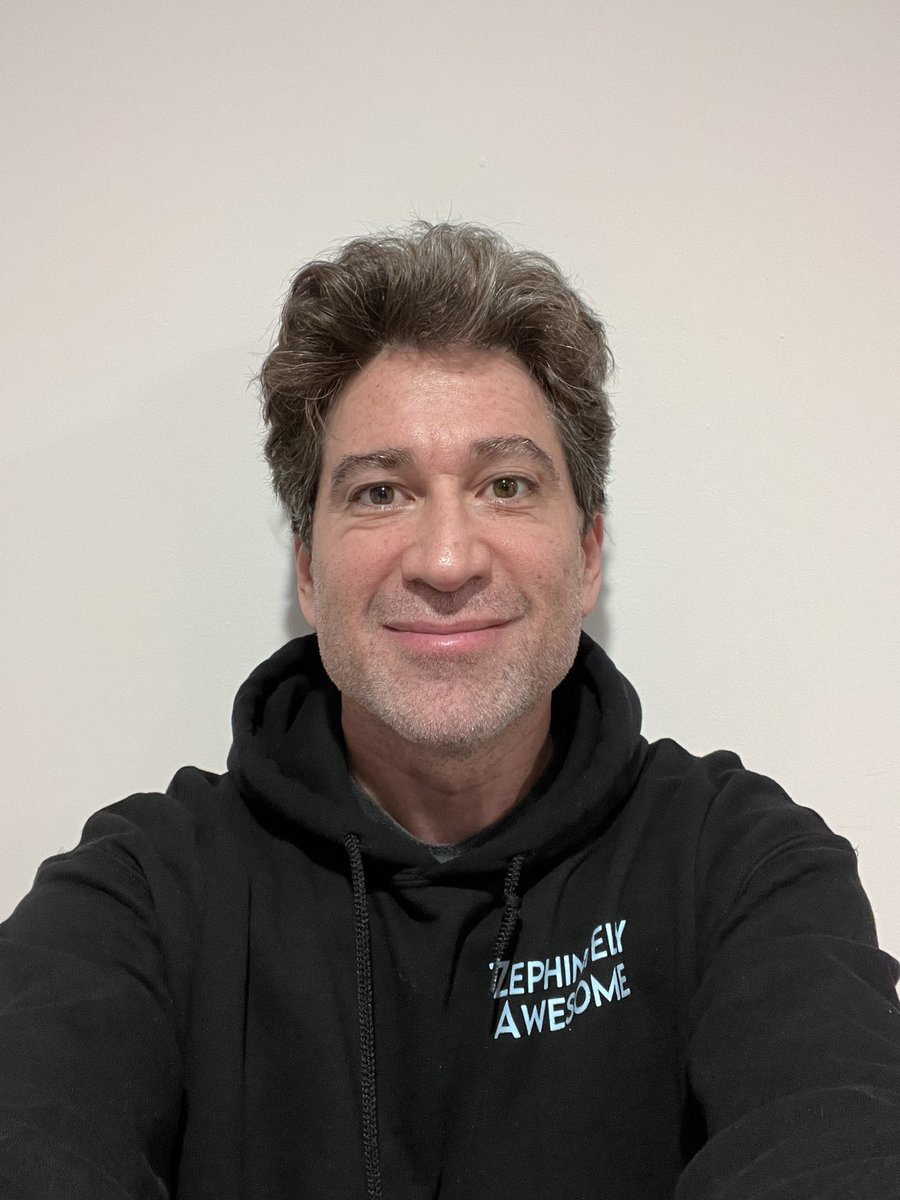 robbhai's tweet image. Just had the most powerful therapy session of my life. Literally had an in body experience that was magical. Here’s me right after, I’m glowing, right? Anyway, I highly recommend therapy, I’ve been in and out for years but once you find the right therapist, it all comes together.