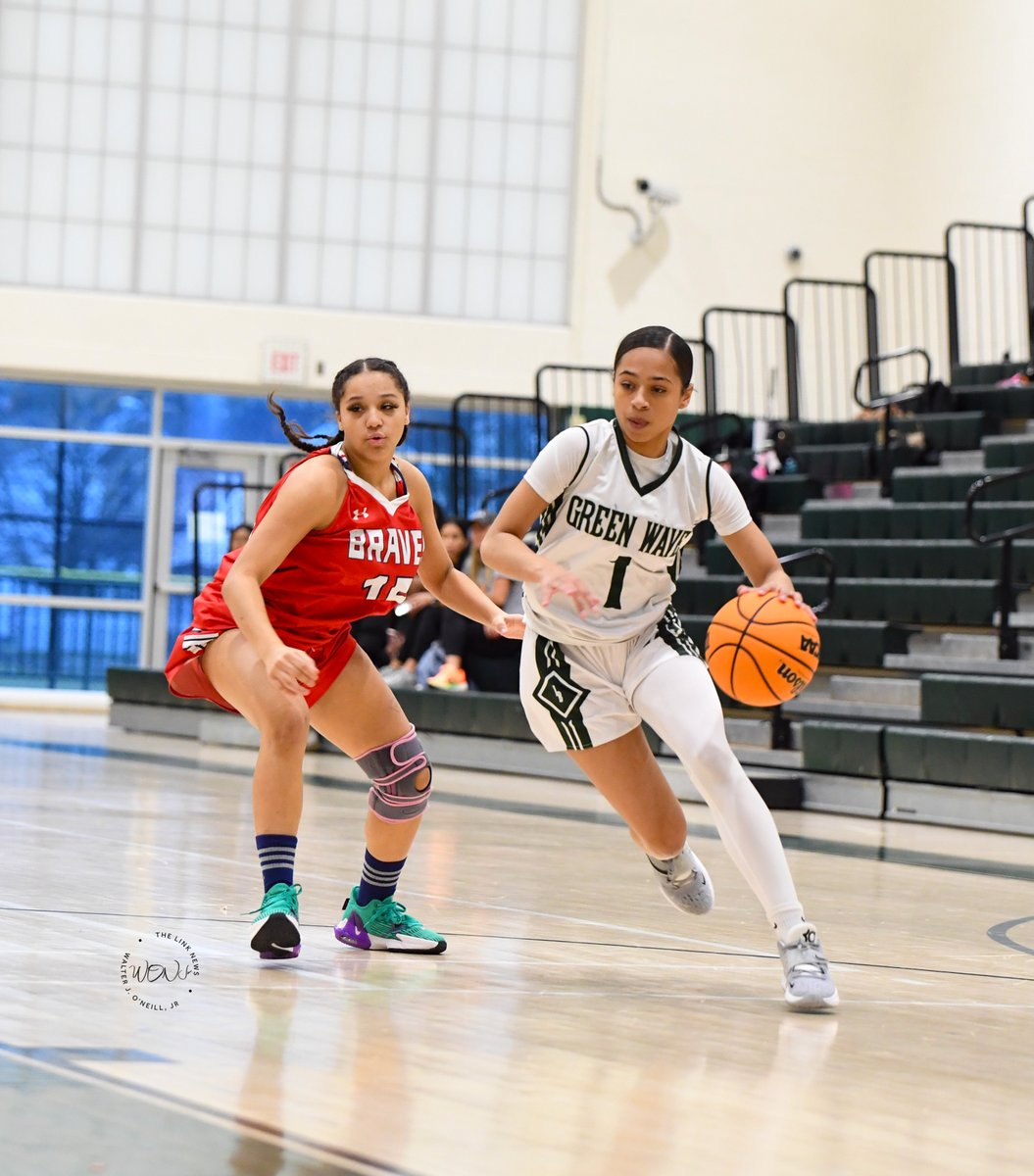 TheLinkNews's tweet photo. Tonight the @LBGirlsBBall1 @LBpublicschools @WAVEPRIDE hosted and beat Point Beach 42-38. More pics soon at https://t.co/0P04bQeU0d https://t.co/tB5kUep8ax