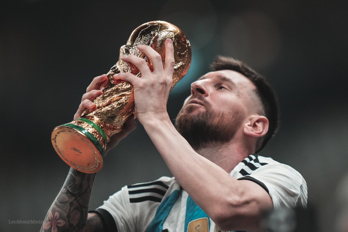 barcawnt's tweet photo. and isn't it just so pretty to think
all along there was some
invisible string
tying you to me? https://t.co/KaoLocTfZ3
