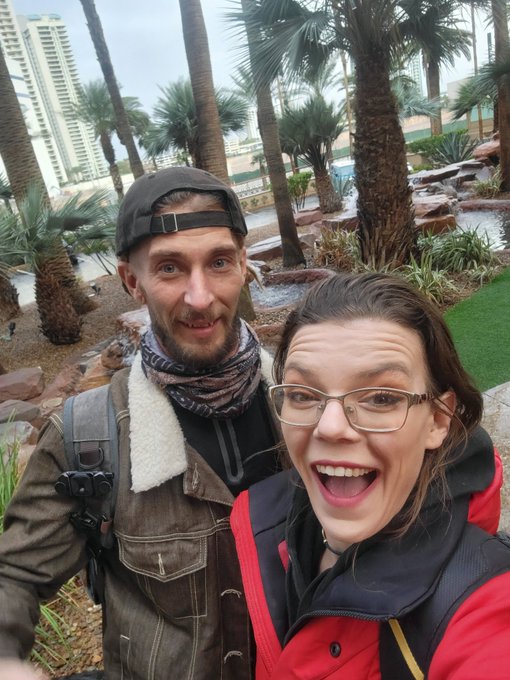We are terrible at taking pictures but we MADE IT to @avnawards and are 🔴LIVE🔴 now on @chaturbate   Links