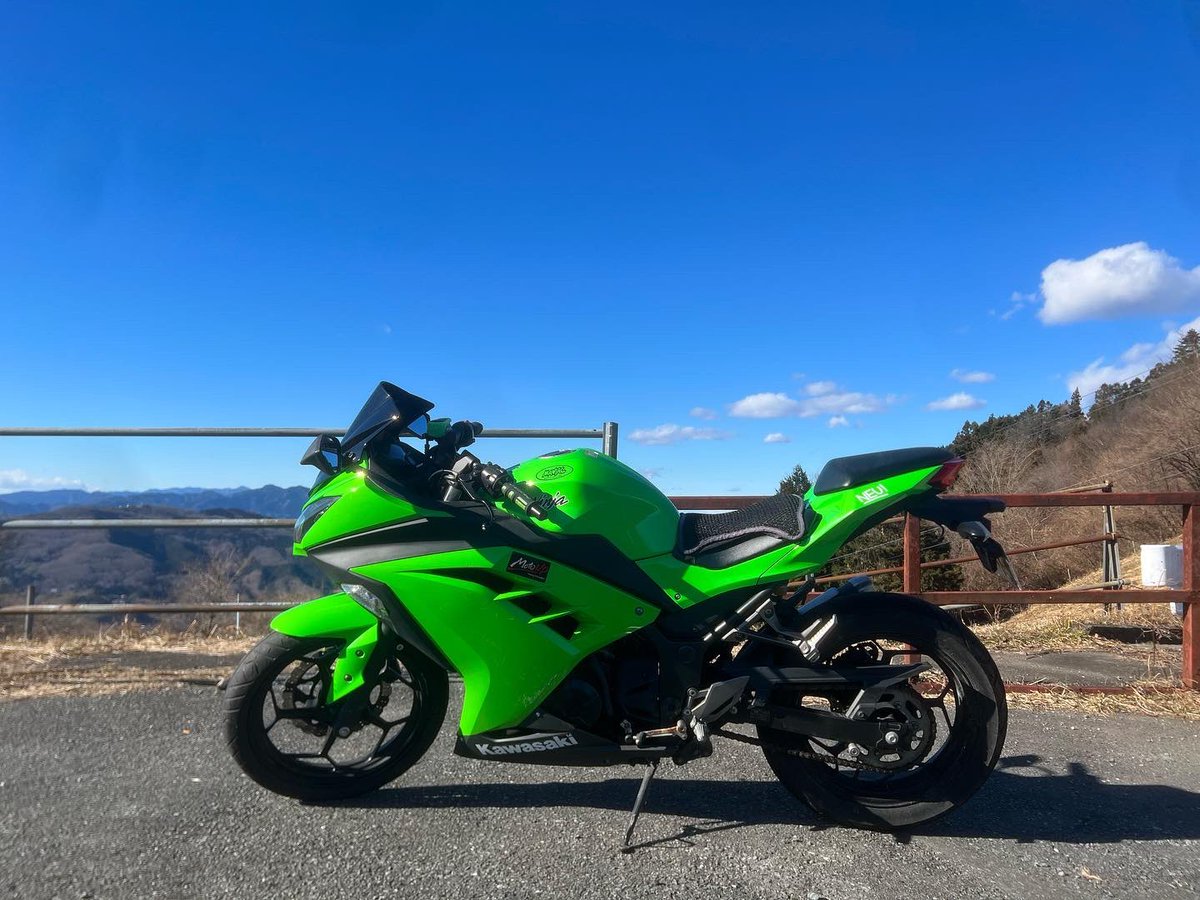 t2wo91's tweet photo. 新年1発目のソロツーリングは
「小鹿神社」に行ってきました。
バイクの安全祈願で有名みたいです！
今年も無事故・無違反でバイクを楽しみます！└(＾ω＾)｣♪

#バイク
#kawasaki
#ninja250
#小鹿神社
#バイク神社 https://t.co/1DgjpT4H9n