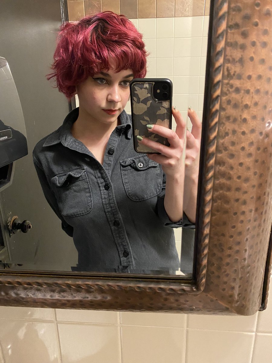 small__ladyy's tweet photo. My hair be lookin good tonight tho https://t.co/TMA9v5xcKc