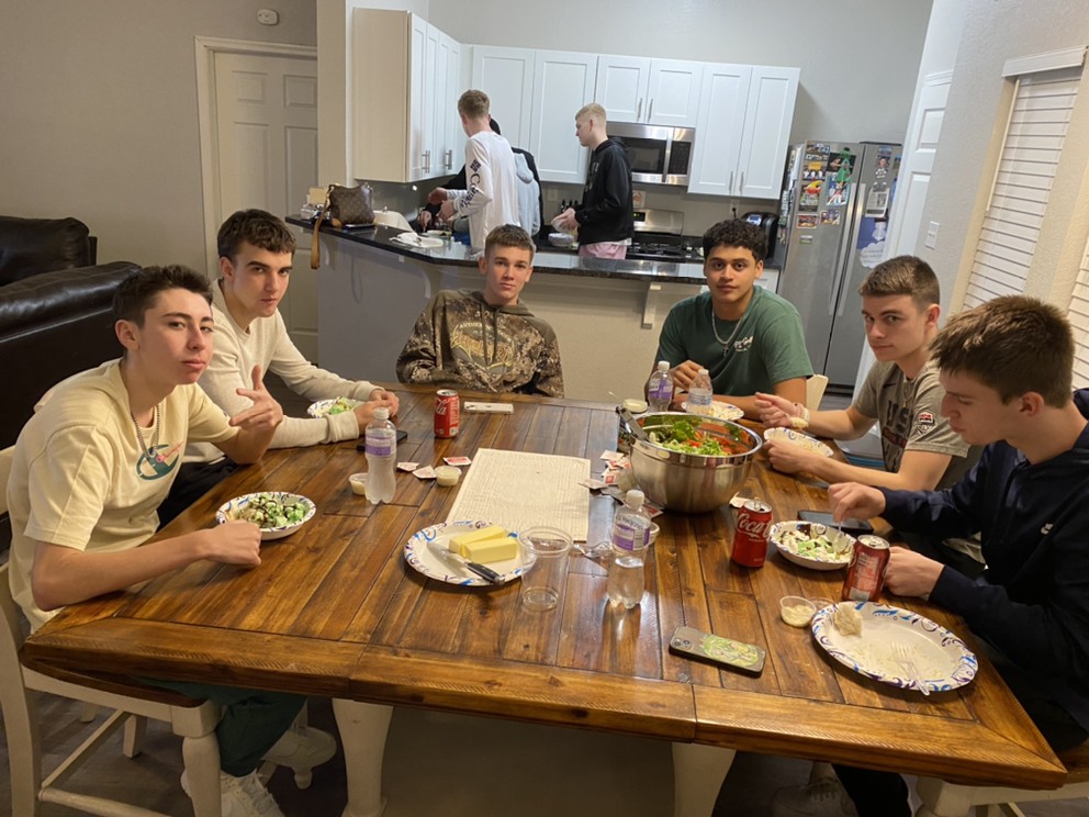 Another awesome team dinner. 💚🏀💛
@nickjaco4 <a href="/Ty_clark_hoops/">Ty Clark</a> <a href="/DylanDearmond23/">dylan</a> <a href="/AaronGrimm_/">Aaron Grimm</a> <a href="/KaidanMata1/">Kaidan Mata</a> <a href="/TheKt_24/">Kenny</a> <a href="/IvanLloyd2023/">Ivan Lloyd</a>