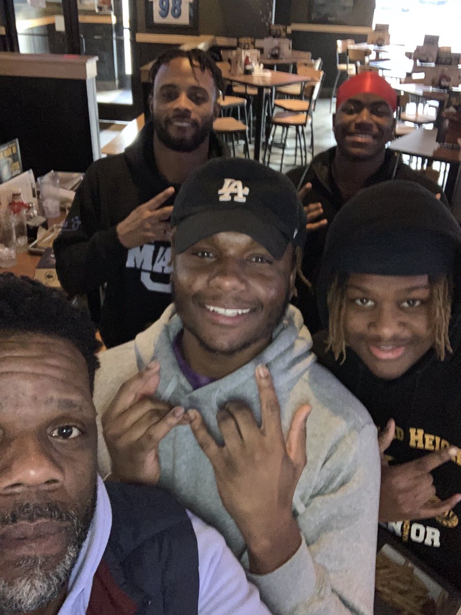 They let me hang out with them today ⁦<a href="/MacStephens/">Mac Stephens</a>⁩ ⁦<a href="/kahari_hicks/">Kahari Hicks</a>⁩ ⁦<a href="/B_Biggom/">Brandon Biggom</a>⁩