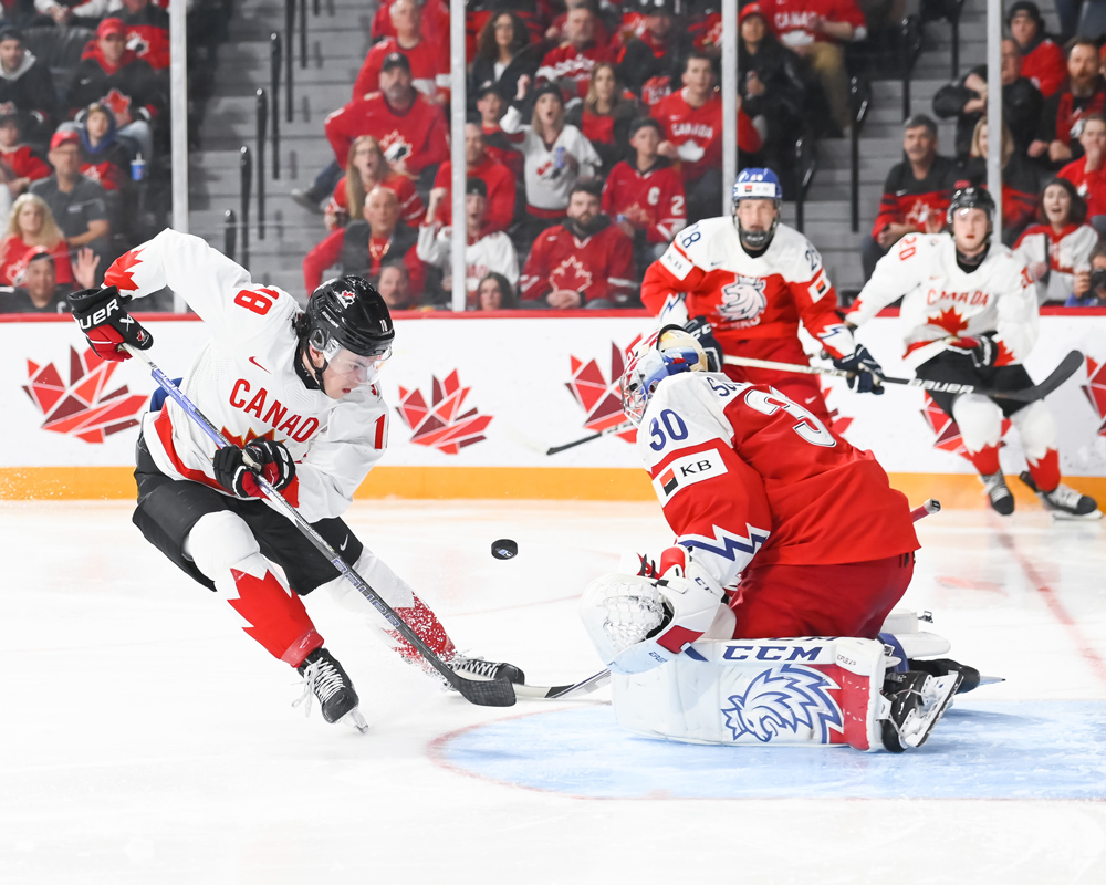 HockeyCanada's tweet photo. AFTER 3 | 🇨🇦 and 🇨🇿 are tied 2-2 after 60 minutes, so we're off to overtime in the gold medal game.

📺 @TSN_Sports
📊 https://t.co/ZrfSWZTxuv
💻 https://t.co/gRVv9MDUNz
 
#WorldJuniors https://t.co/LOzPoNmvPF