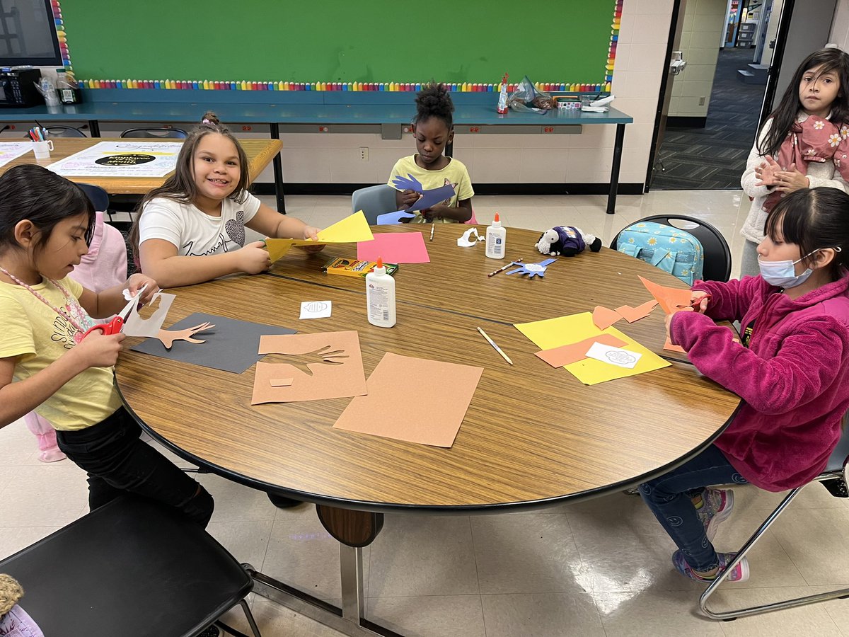 PeggyEverist (@meverist) on Twitter photo Today was the first <a href="/girlscouts/">Girl Scouts</a> troop meeting for our girls <a href="/KCPS_Rogers/">KCPS Rogers</a> We have an amazing group of girls, eager to learn the Girl Scout oath. Two dedicated teachers are the troop leaders! <a href="/gsksmo/">GSKSMO</a> <a href="/kcpublicschools/">KCPS</a> Today was the first <a href="/girlscouts/">Girl Scouts</a> troop meeting for our girls <a href="/KCPS_Rogers/">KCPS Rogers</a> We have an amazing group of girls, eager to learn the Girl Scout oath. Two dedicated teachers are the troop leaders! <a href="/gsksmo/">GSKSMO</a> <a href="/kcpublicschools/">KCPS</a>