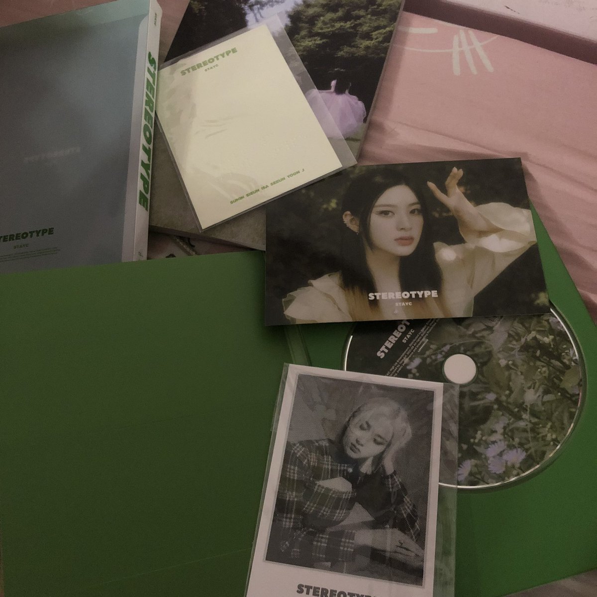 ultkhyewon's tweet photo. ೃ⁀➷ [#yvbentables]
. . . wts lfb stayc

ੈ♡˳  stayc stereotype unsealed album 
. . . ۵ ₱80 + fees 

۵  mod: flash / sco
۵  rcbyt

. .  ◛ ° dm to claim

🏷 stayc sieun sumin seeun isa yoon j https://t.co/cs3XlNTw7Q