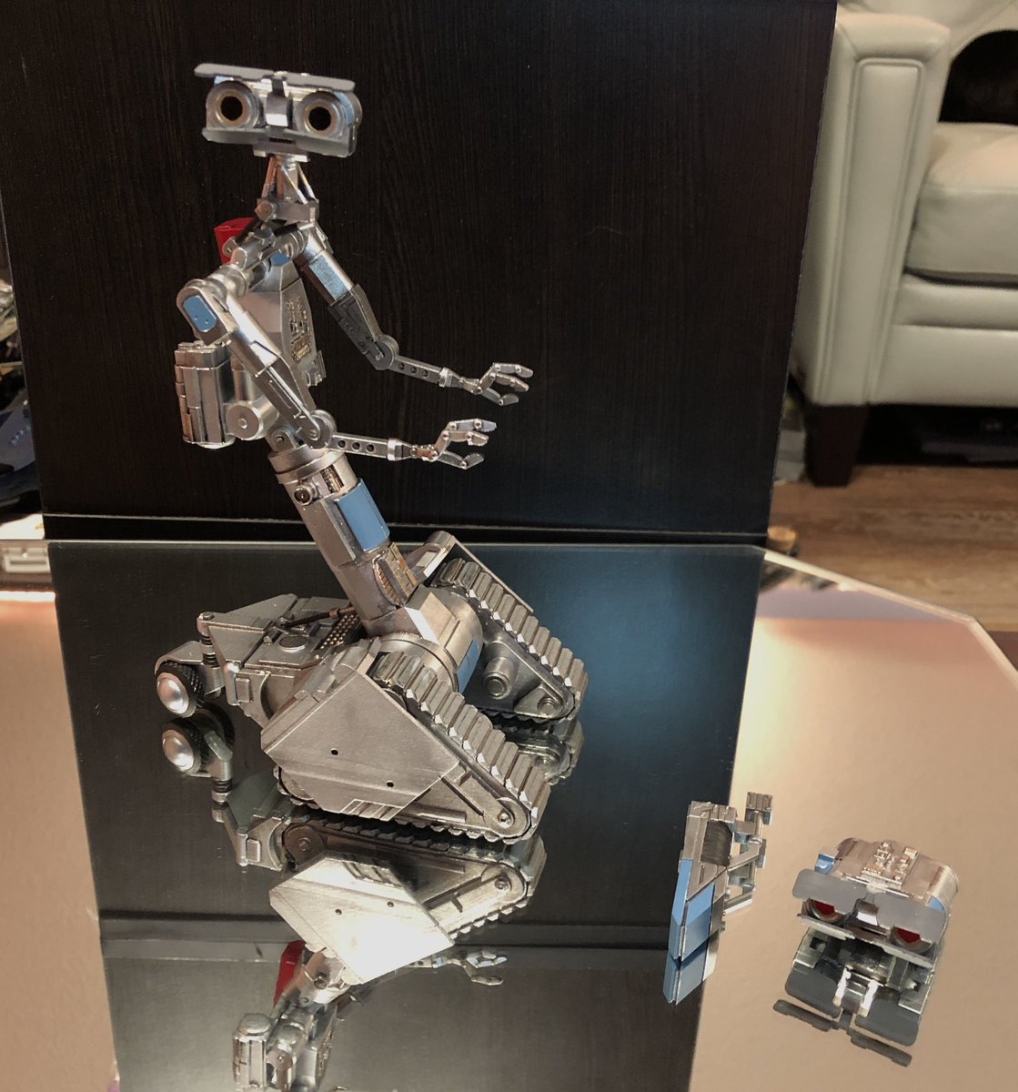 GeekToyLove's tweet photo. Fixed the blue and finished this Johnny 5. It was a fun project and I’m excited to see it in its new home soon.
Interchangeable heads and tool kits and a little bit of articulation. Printed in resin and hand painted.
#ShortCircuit #Johnny5 #GeekDen #2023Commissions https://t.co/DzCcWJEiWs
