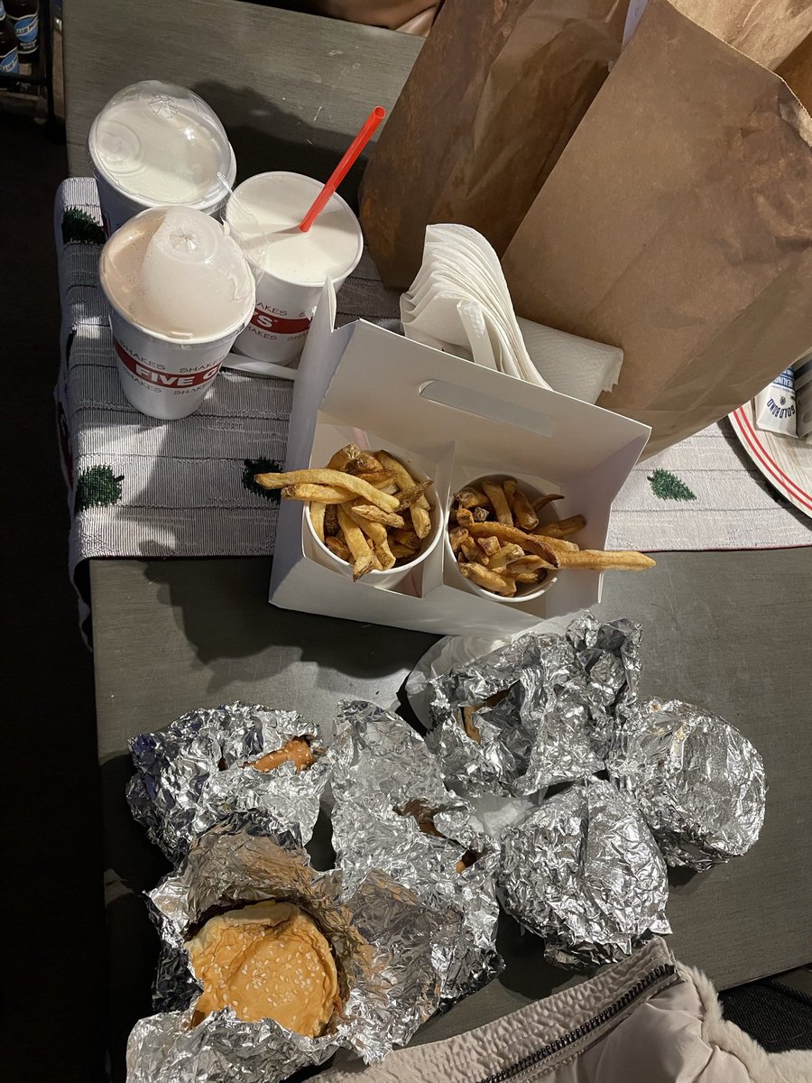 sinkshipz's tweet photo. @DoorDash @DoorDash_Help ordered 2 milkshakes from DoorDash on Sunday night. Received someone else’s order, nbd, asked for redelivery. They gave me a $7 credit and we waited for the food. Wrong order again. Now they won’t refund me and I never even got my milkshakes. Ridiculous. https://t.co/odoKHe6UL5