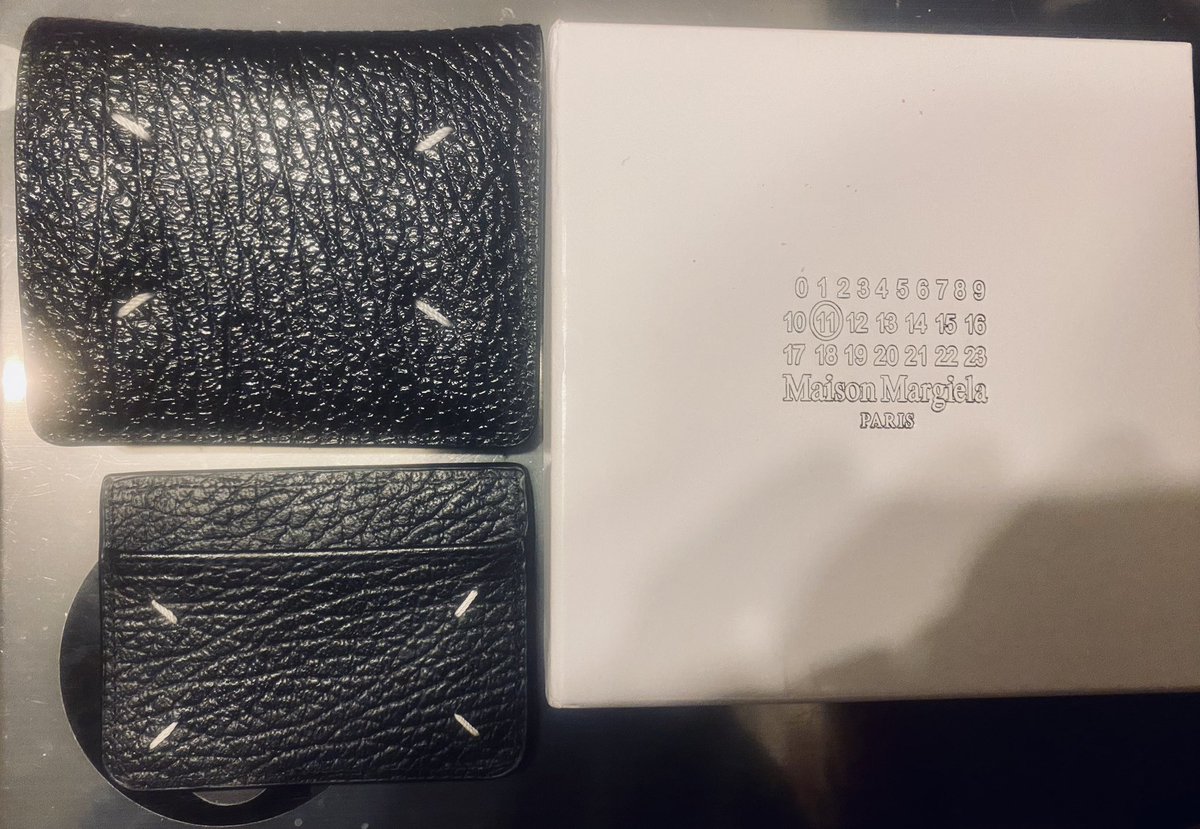 TSUKASA430's tweet photo. 去年の自分へのクリスマスプレゼン���届いた。カードケースは微妙だけど、二つ折りの財布はしっかりした作りしてるから良いと思う。
#メ��ンマルジェラ　
#開運 https://t.co/8z5pr8Db5c