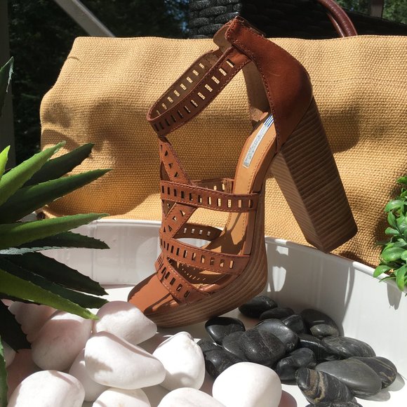BoBlake20712955's tweet photo. So good I had to share! Check out all the items I'm loving on @Poshmarkapp from @DesignerCloset5 @maggie20292983 #poshmark #fashion #style #shopmycloset #arnoldchurgin #aquatalia: https://t.co/WNX2ZUSqKu https://t.co/u82j6FFbvn