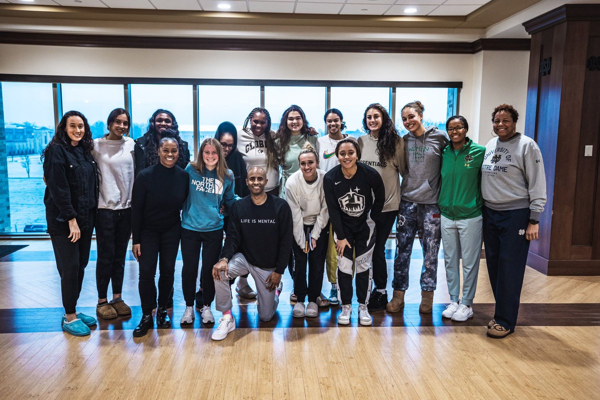 DGMindset's tweet photo. Thank you @ndwbb and @IrishCoachIvey for having me on campus to speak to the team about the importance of cultivating an elite level mindset. ☘️ #GoIrish https://t.co/CimoycwUNr
