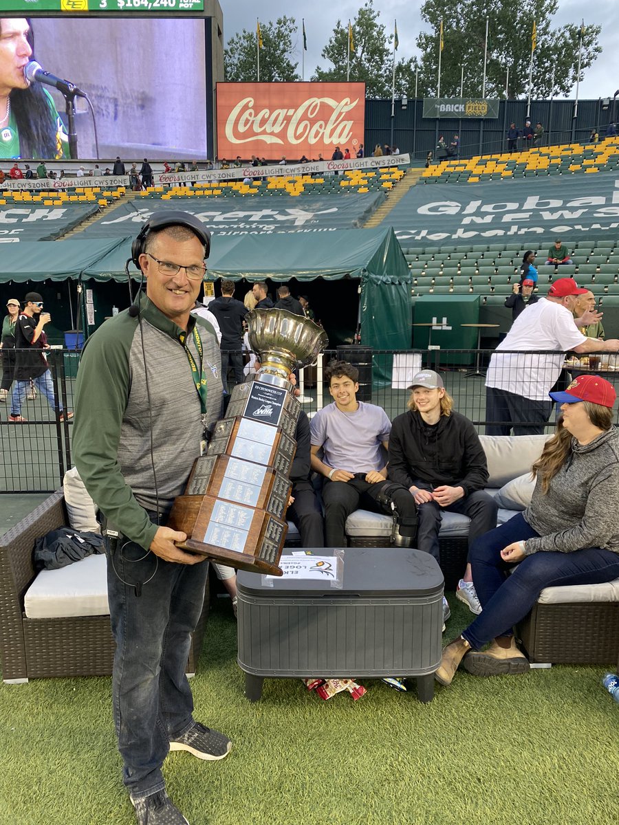 Bruce Simpson (@signmasterb) on Twitter photo Congratulations to Dylan Guenther and the rest of the <a href="/TeamCanada/">Team Canada</a> on their #WorldJuniors2023 gold. Congratulations to Dylan Guenther and the rest of the <a href="/TeamCanada/">Team Canada</a> on their #WorldJuniors2023 gold.