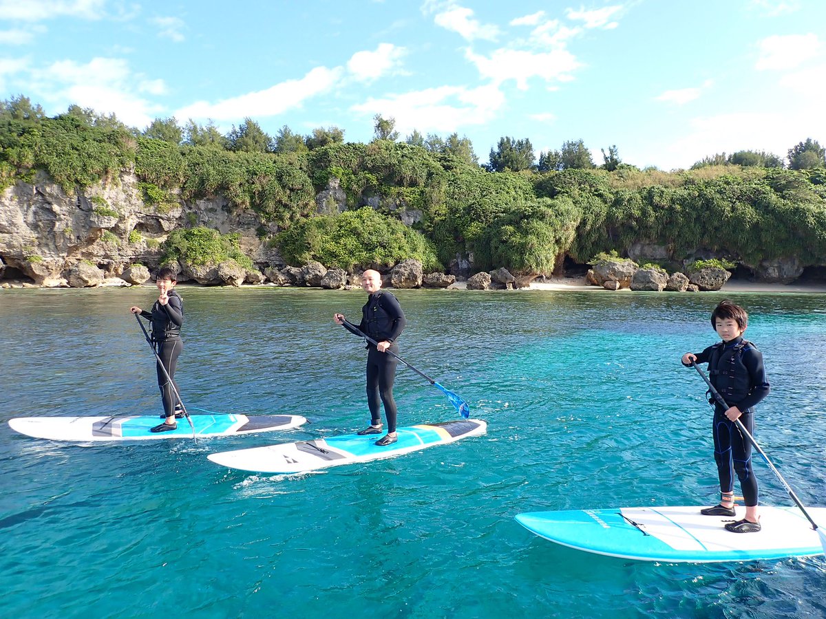 GGS_okinawan's tweet photo. 今年の元旦は気持ち良いお天気で
スタート🏄���♂️🤿😌

本年も安全にマリン体験お届けいたします😌

O様ファミリーは
ツーリングしてから
基礎練、ターン練習などなど、
2時間コース満喫されておりました👍

#今帰仁村#古宇利島
#SUP#沖縄
#SIJ公認スクール
#日本SUP指導者協会
#SUPインストラクター https://t.co/MSIuTMgUMJ