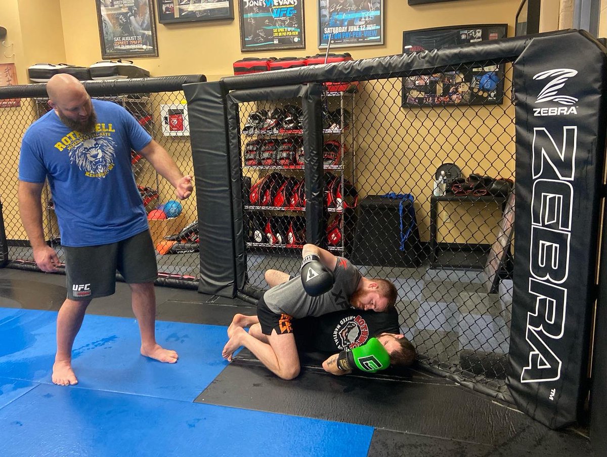 MMA_CodeBreaker's tweet image. I can not thank this man enough for the work he’s put into me! He pushes me and believes in me so much! He’s more than a coach, he truly is family.
#UncleBen
#NumberOneCoach
#Family
@RothwellFighter 
.
.
.