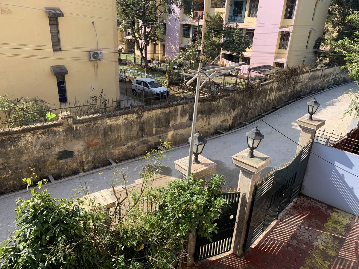 kalitakaushiko1's tweet image. I am sitting on my balcony. It is winter and there is a little bit of heat in the sun. The balcony looks out over a road. Enjoying the #winterview