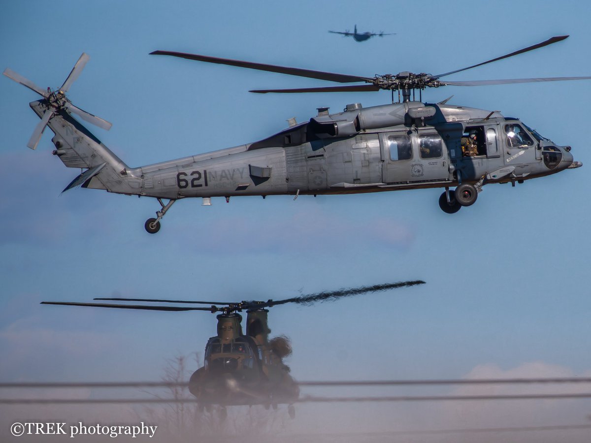 昨日のロクマルさん😌

#降下初め
#習志野駐屯地
#習志野演習場
#横田基地 
#厚木基地 
#ヘリコプター
#MH60S 
#helicopter 
#陸上自衛隊
#第一空挺団
#USAF 
#USMarine 
#USNavy 
#PENTAX
#pentaxk1mkii 
#pentax_da560