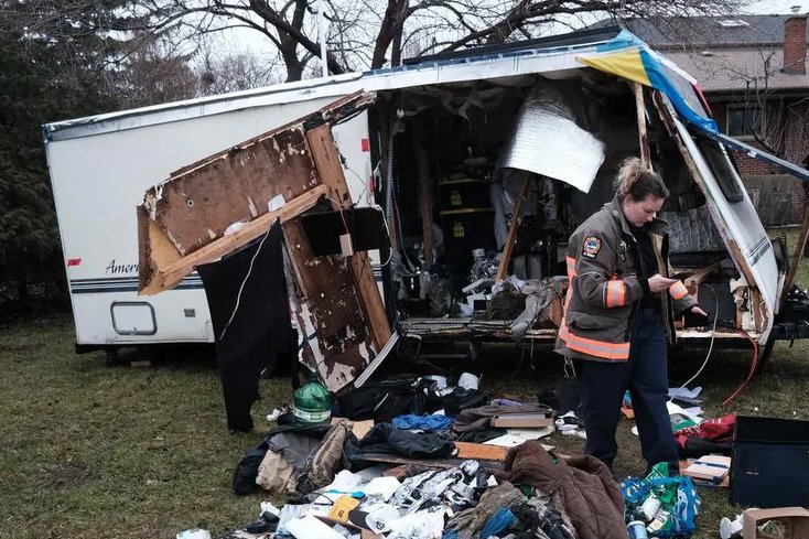 Ward8Toronto's tweet photo. This trailer blew up near Yorkdale Mall.
https://t.co/TndWJzwH0R https://t.co/sE0LAp4UwH