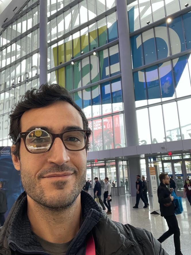 brilliantlabsAR's tweet image. Hello #CES2023! Magic happens at the intersection of imagination and technology and we're thrilled to be here showing off our clip-on #ARdevice.