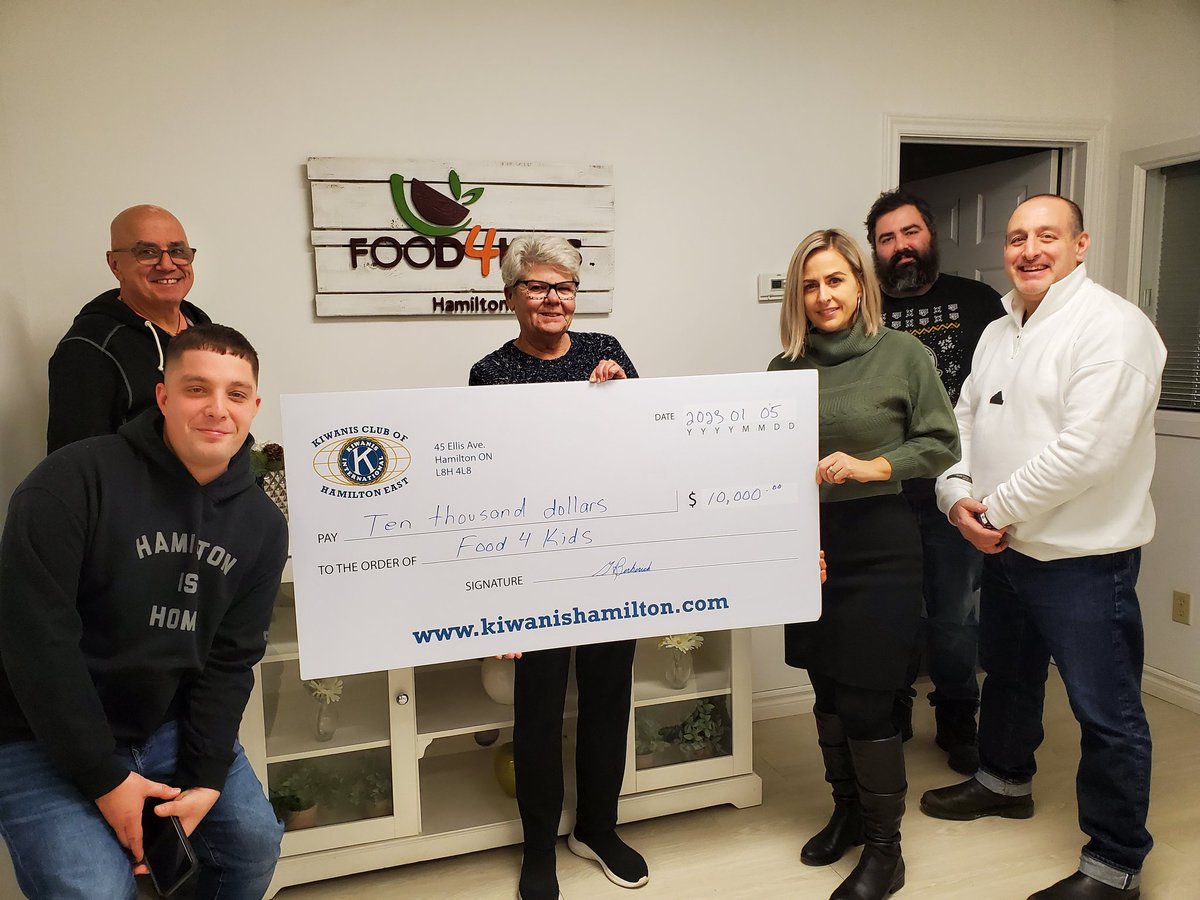 KiwanisEast's tweet photo. A proud moment for Kiwanians supporting kids in this way! There is nothing more rewarding than helping battle food insecurity! #communitysupport https://t.co/iBGZZXQRUL