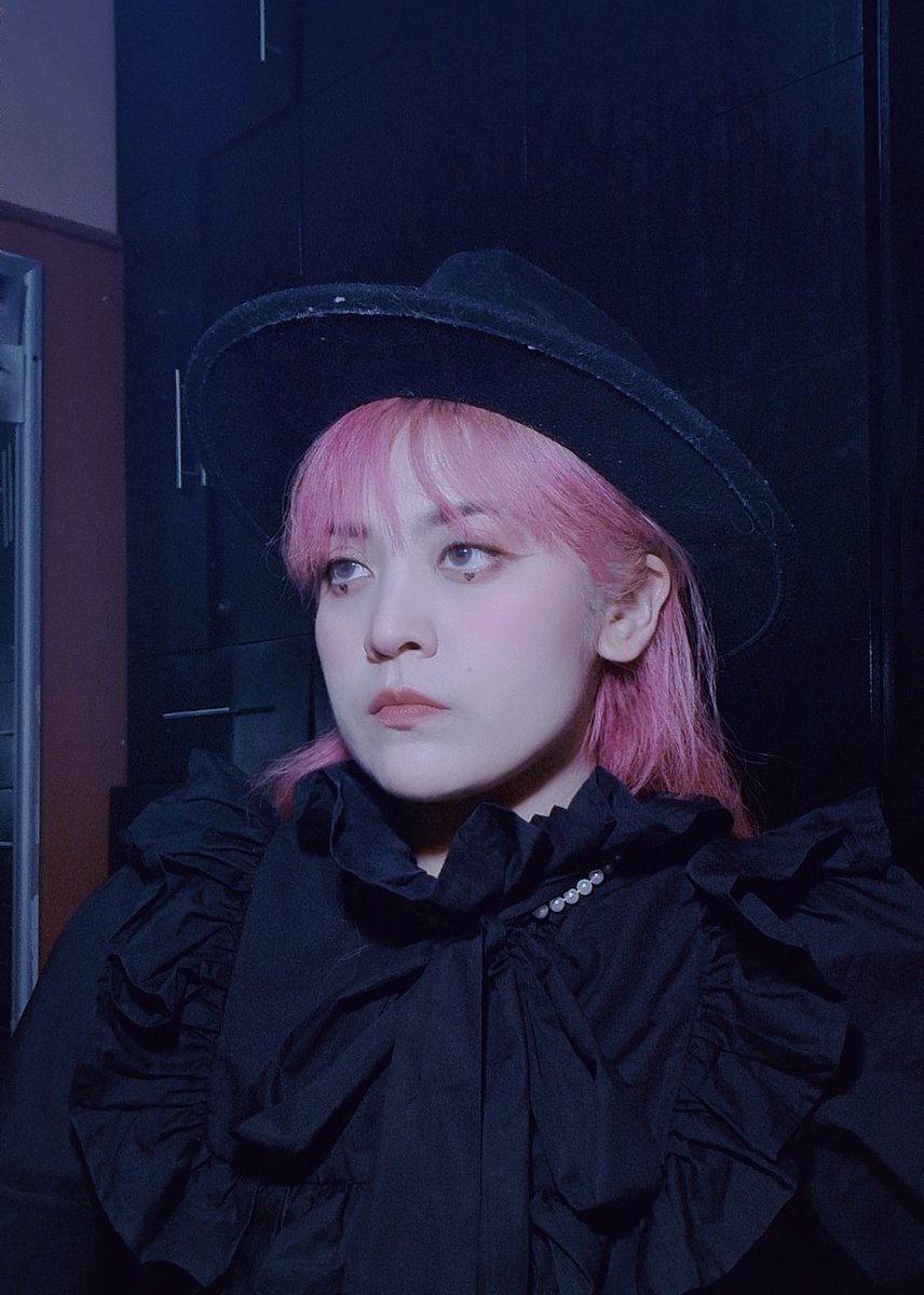 PinkMagicCloud's tweet image. Es #ELFselcaday y hace mucho que no subo nada pero me acorde que tengo esta foro con esta blusa que se parece a la de Yesung haha en fin

Aqui esta :] sera que este año si hago los 12 haha