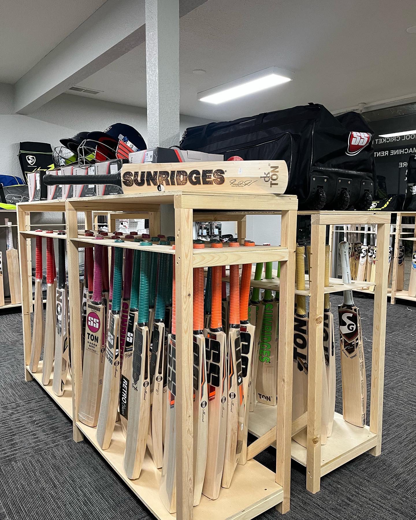 US Cricket Store, Lanes