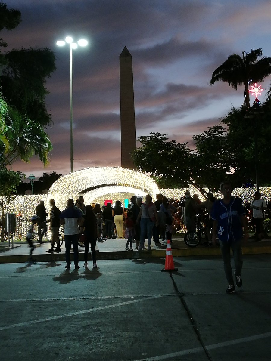 duvan_galbis's tweet photo. #5Enero || Ante la #usura del $ frente al #Bolívar registrado #hoy en 𝗖𝗮𝗿𝗮𝗰𝗮𝘀 Muchas familias decidieron disfrutar de nuestras plazas y parques para recibir con alegría y fe la magia de los #ReyesMagos2023

𝗟𝗼𝘀 𝗹𝗲𝗼 📲
#DuvanGalbis
#6Enero https://t.co/xhPqqqPwTh