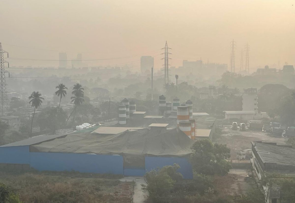 sumeetag1708's tweet photo. #RMCPlantsGovandi 
Really bad scene today. The sun is struggling to shine. Cant even see BARC or even see beyond Godrej Serenity which is also in a smoky haze.
@CMOMaharashtra @AUThackeray @Dev_Fadnavis @mid_day @mybmc @PMOIndia @TOIMumbai @SraboniChaudhu3 @mpcb_official https://t.co/bAyeXbGavC